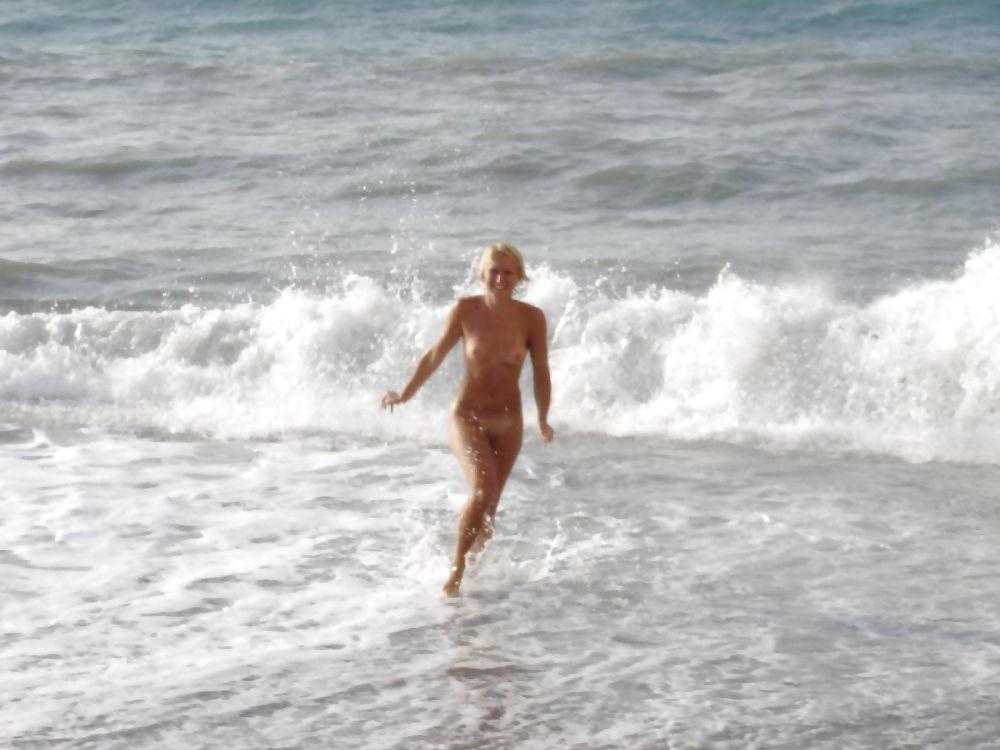 25P Nude Beach Fun