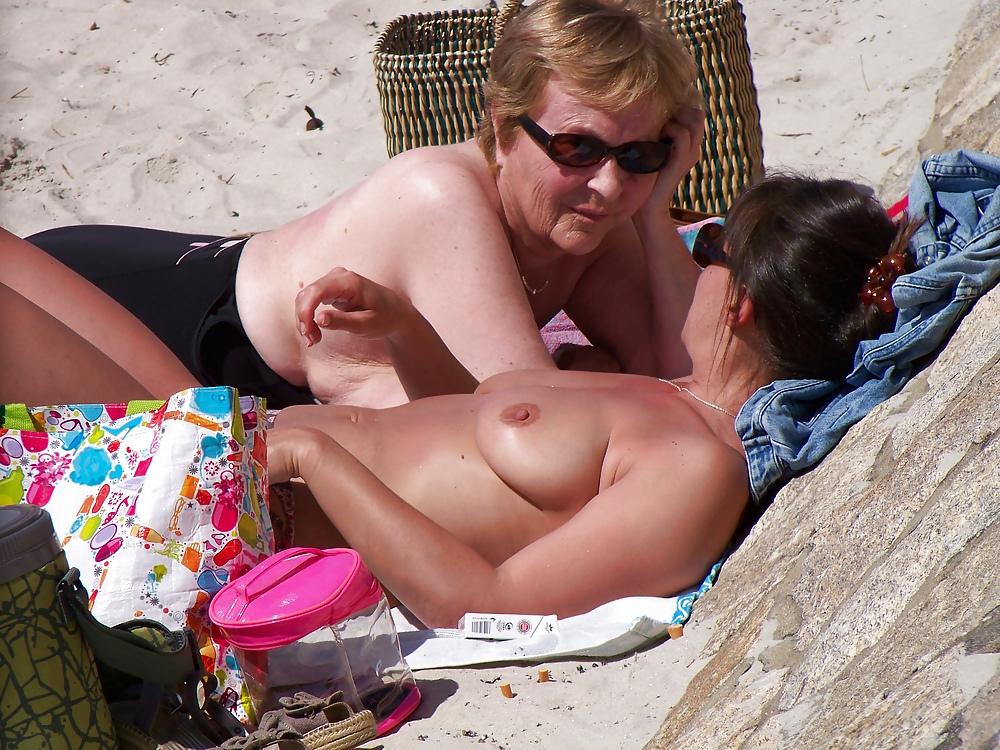 9P Topless beach in Brittanny