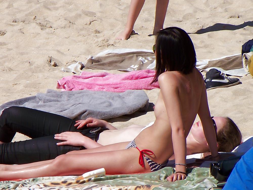 9P Topless beach in Brittanny