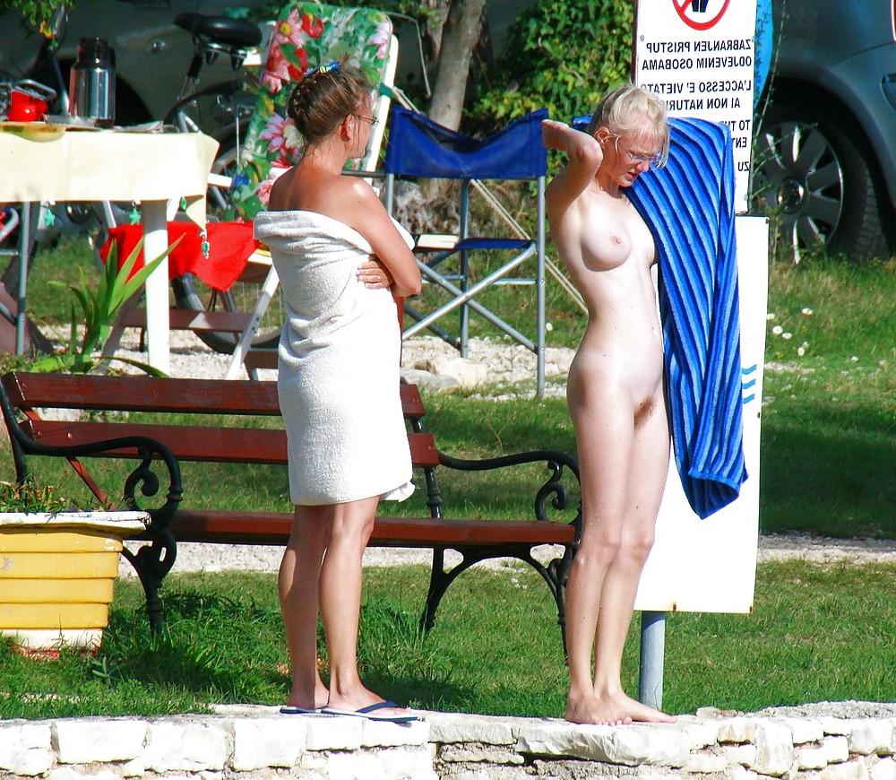 25P MOTHER & DAUGHTER's friend ON THE BEACH