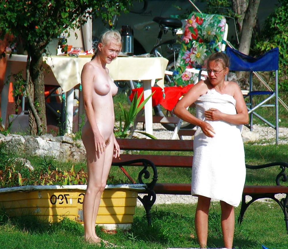 25P MOTHER & DAUGHTER's friend ON THE BEACH
