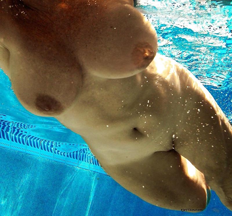 18P Real Wives Flashing Under Water