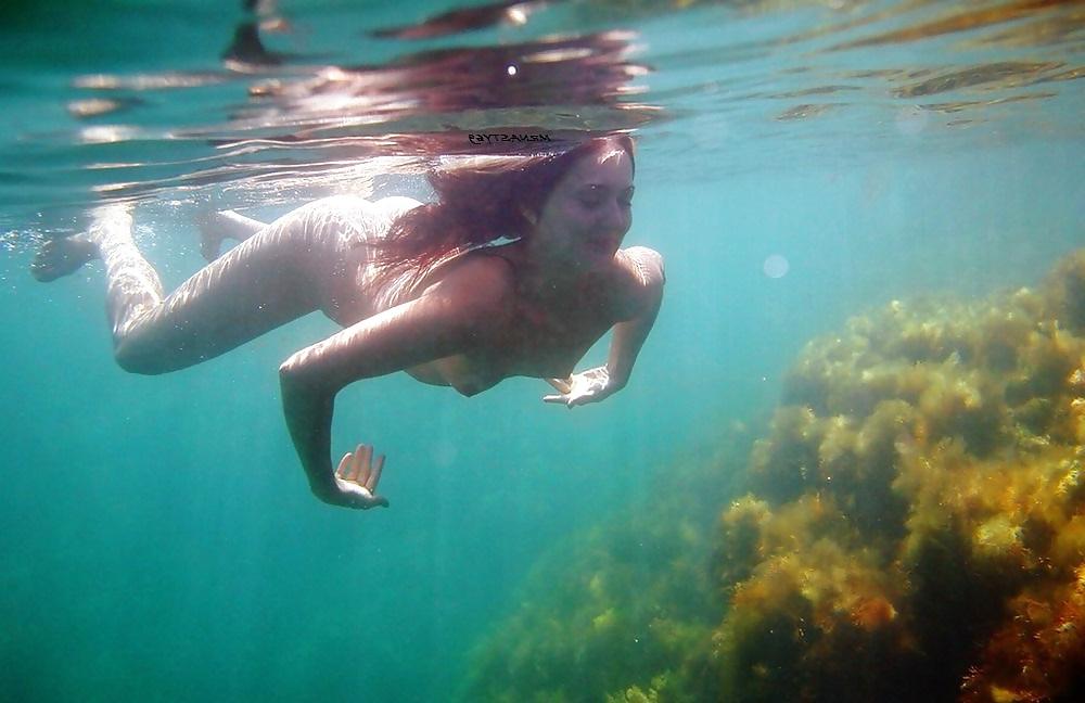 18P Real Wives Flashing Under Water