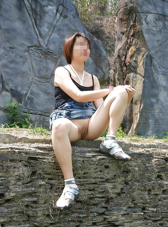 10P Mature woman outdoor