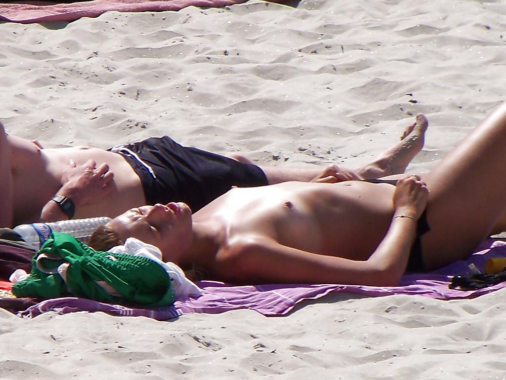 25P Topless beach in Britanny