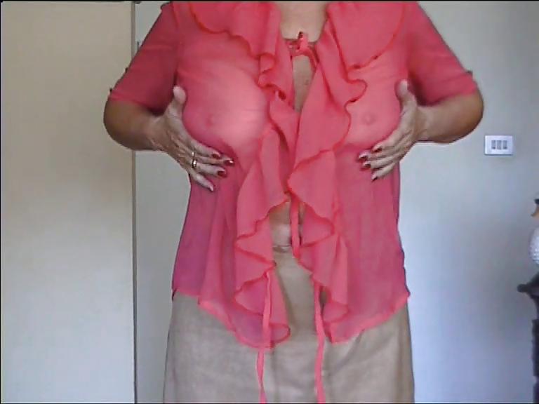25P Trasparent bluse and Hairy pussy!!!