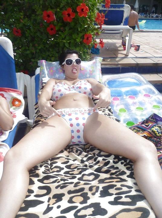 25P Horny nudist girls showing their pussies &tits Beach Teens 1