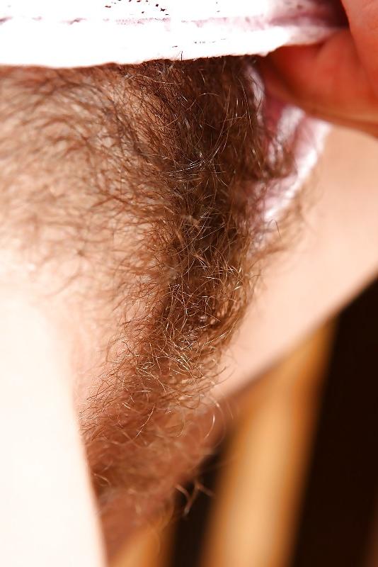 15P HAIRY GIRLS ARE WONDERFUL - VICTORIA BLACK