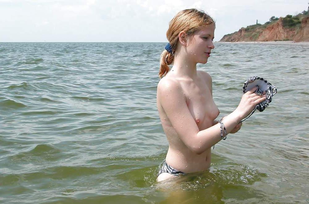 25P Beach Beauties 010 - Candid