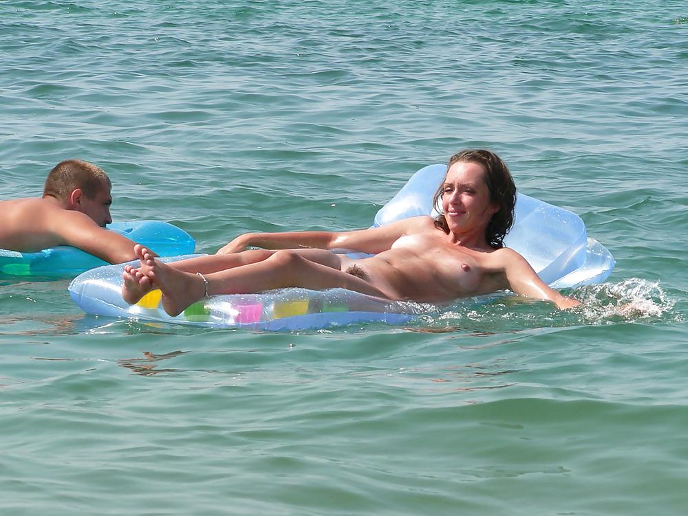 25P Beach Beauties 010 - Candid