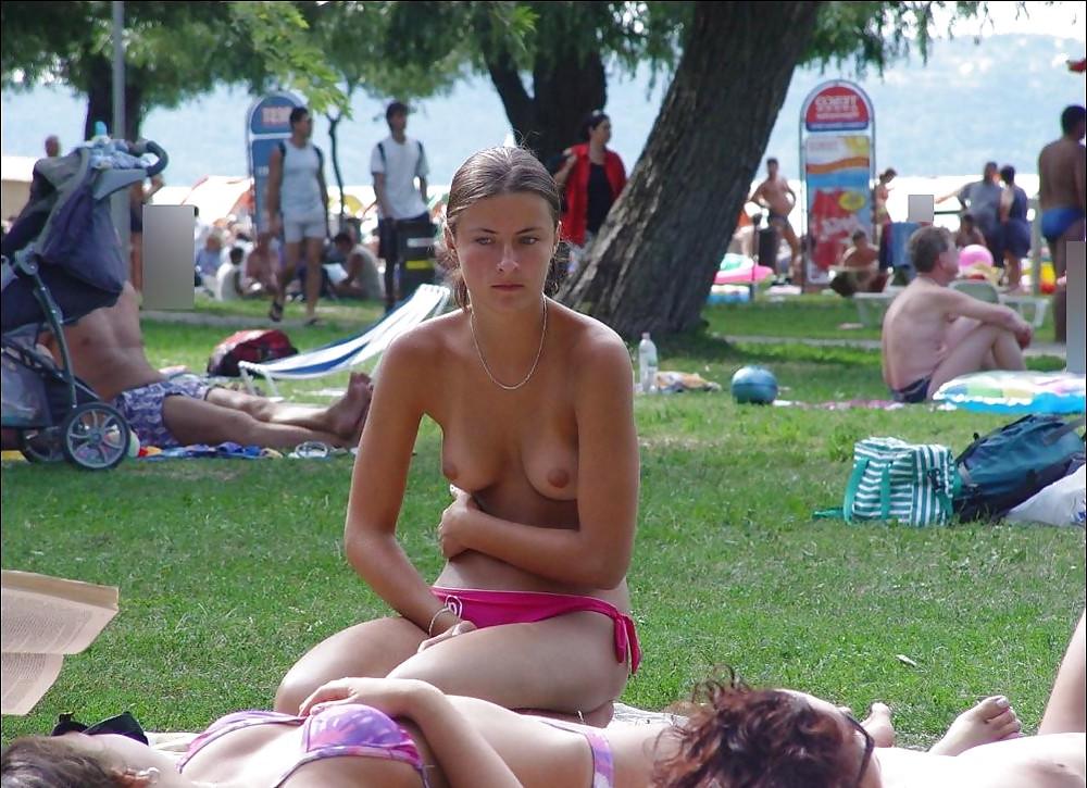 25P Beach Beauties 010 - Candid