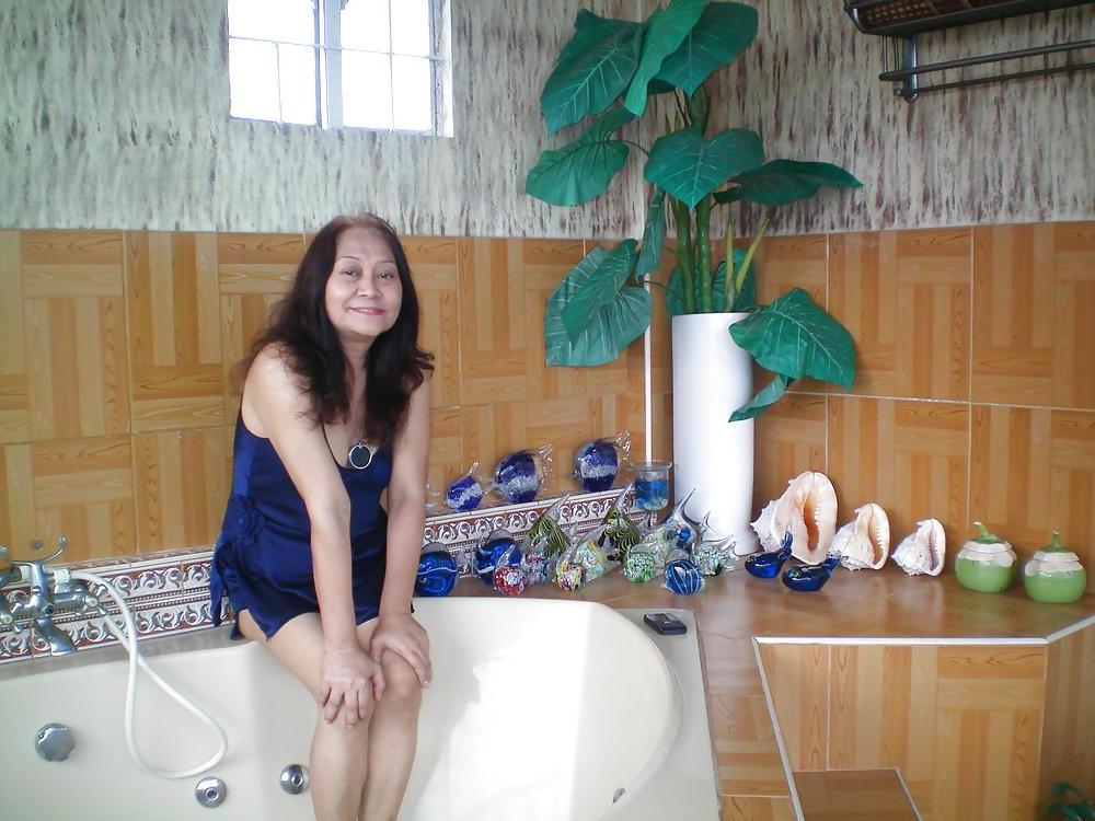 13P FIlipina hot milf 2 photos