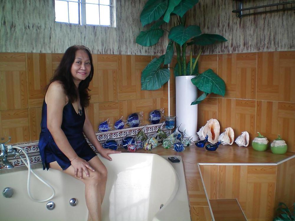 13P FIlipina hot milf 2 photos