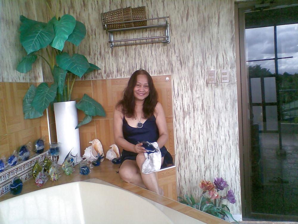13P FIlipina hot milf 2 photos