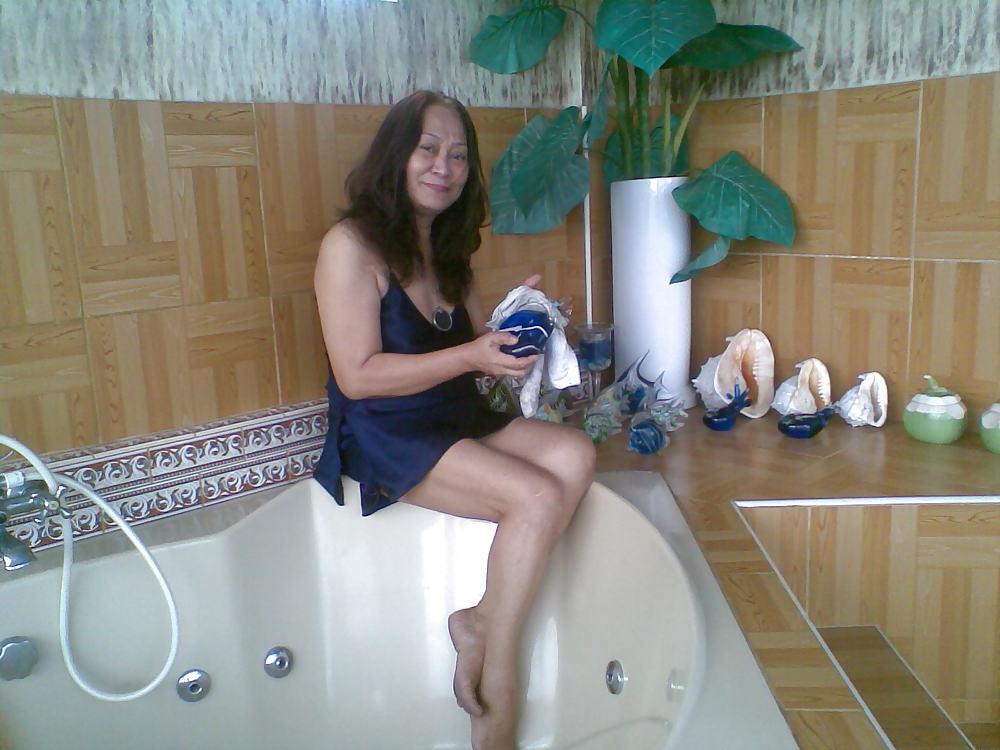 13P FIlipina hot milf 2 photos