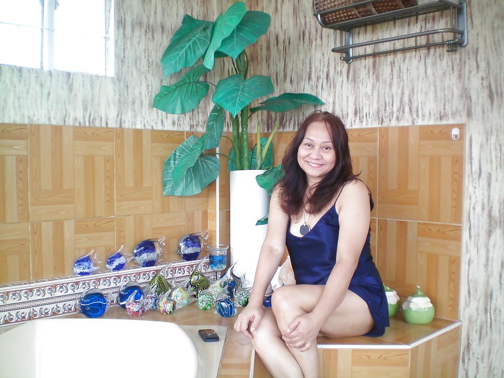 13P FIlipina hot milf 2 photos