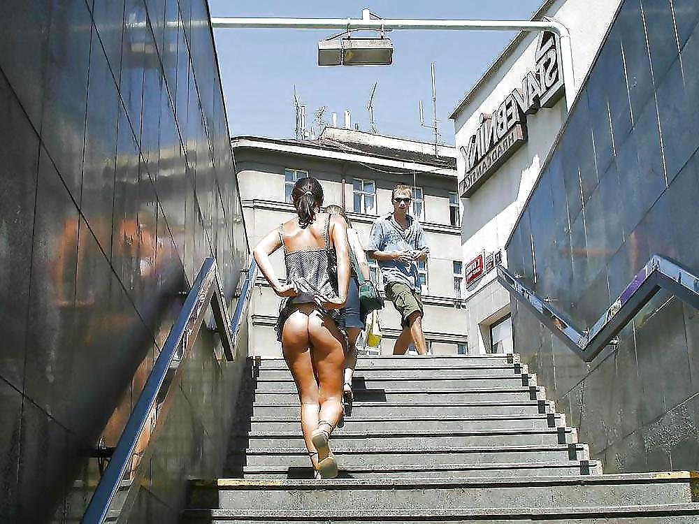 25P Hot Babes Flashing You