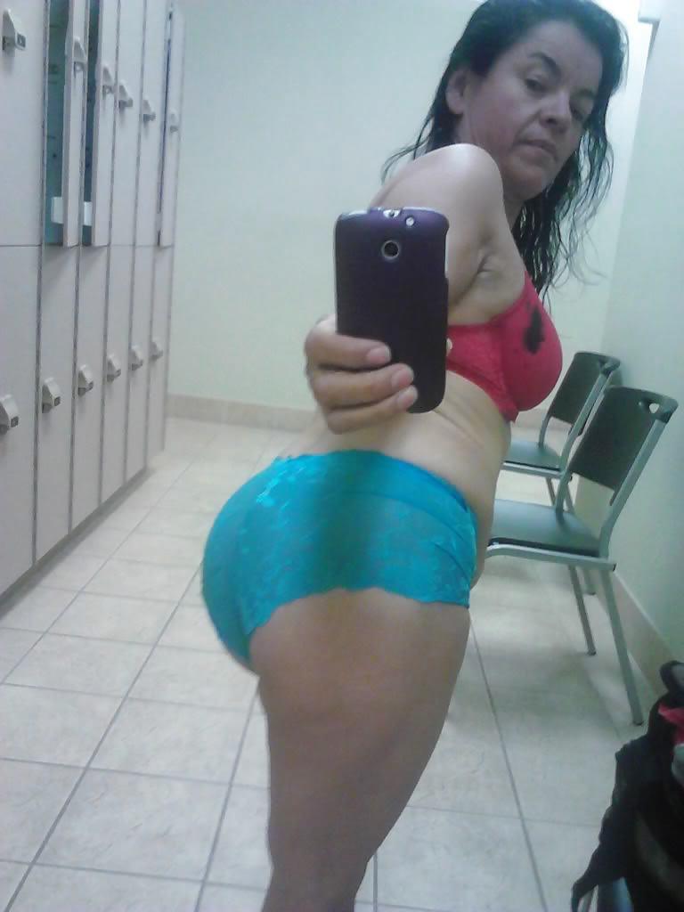 23P Mature Latino Self Pics