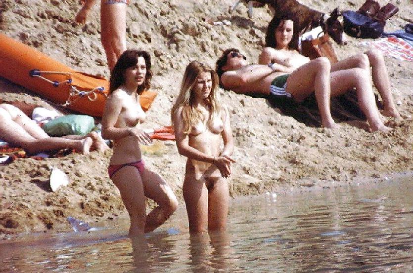 20P Naked beach 35.