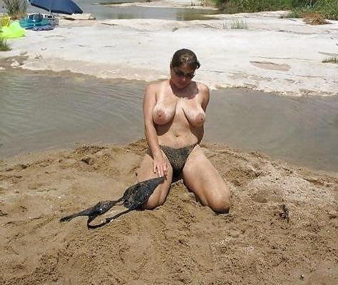 20P Naked beach 35.