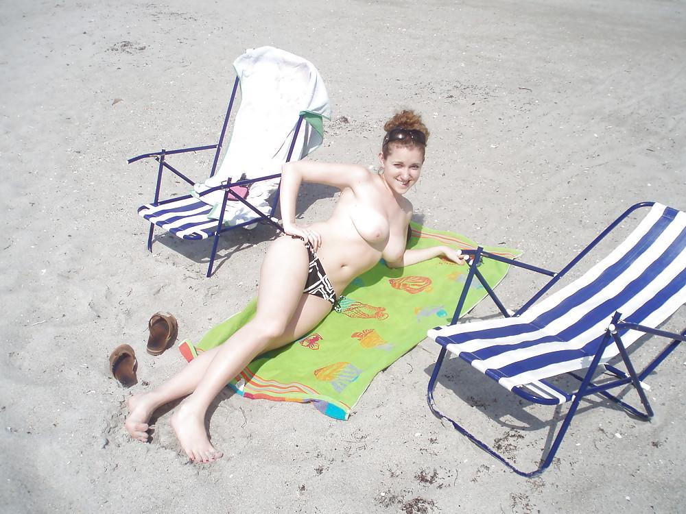25P Beach changing, masturbating and other voyeur photos