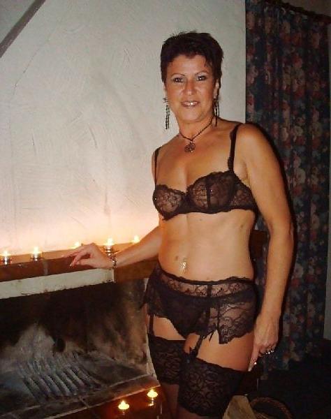 25P Woman in sexy lingerie