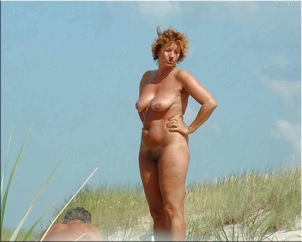 25P Older Beach Nudists