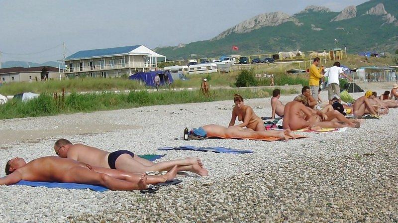 25P Older Beach Nudists