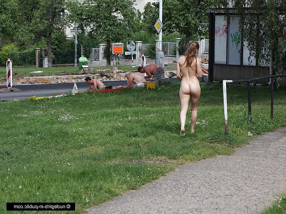 25P Public Nude Girls 12