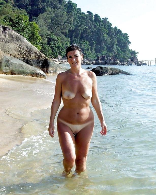 25P Mature women on the beach - 11