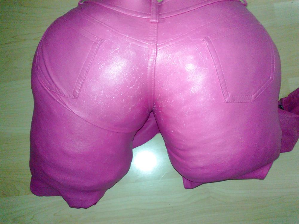 7P Sister's pink leather pants get fucked
