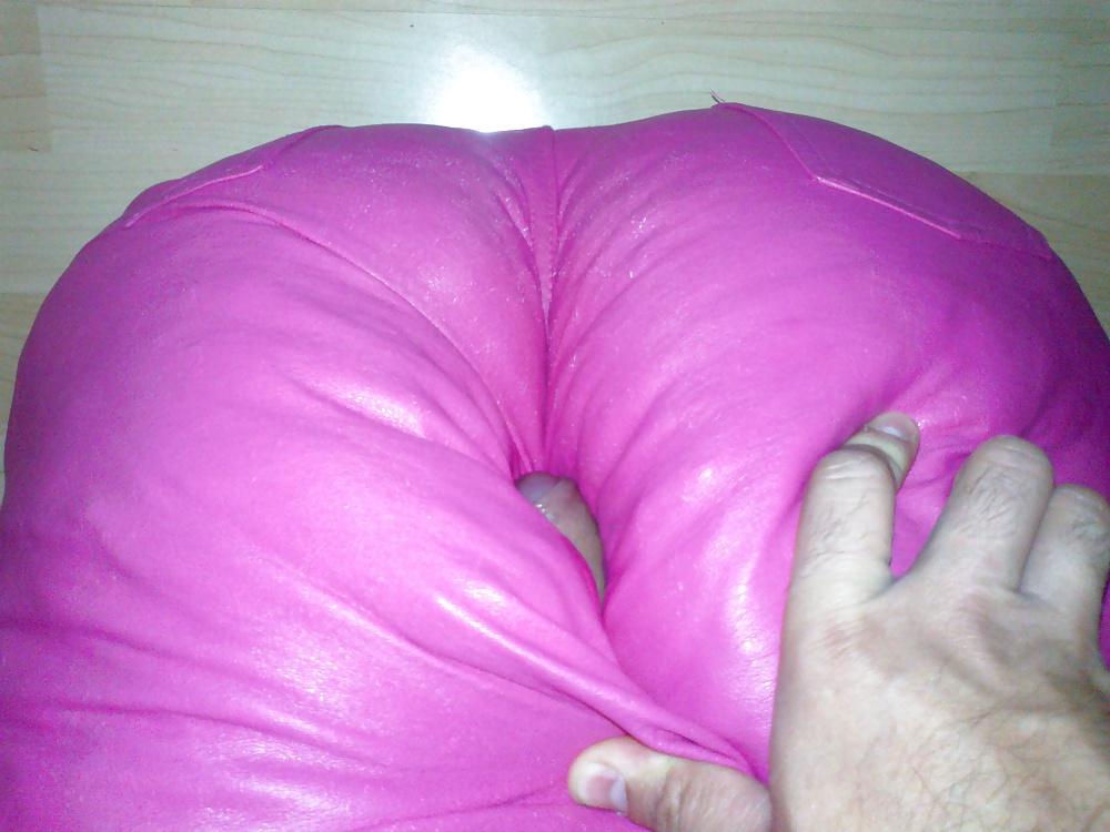 7P Sister's pink leather pants get fucked