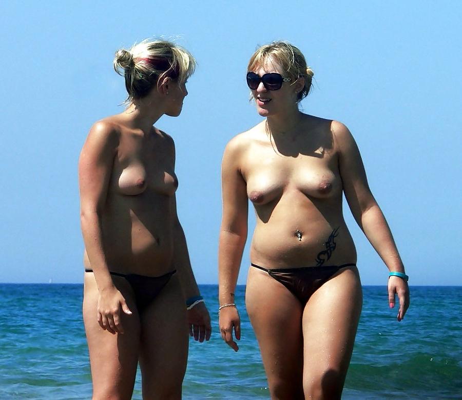 25P NUDE AT THE BEACH