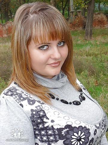 8P Busty Russian Woman 1080