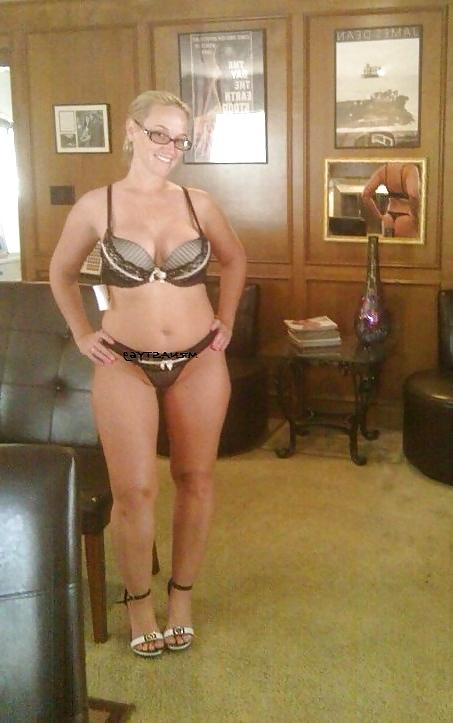 14P Hot Milf Wife Loves Sucking Dick Any Where She Can