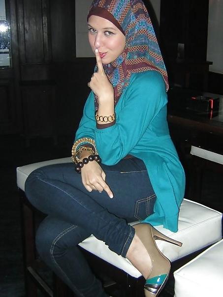 25P Arabic woman