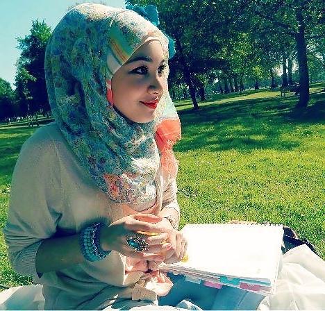 25P Arabic woman