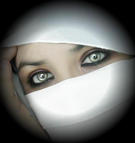 25P Arabic woman