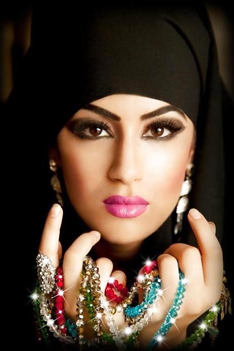 25P Arabic woman