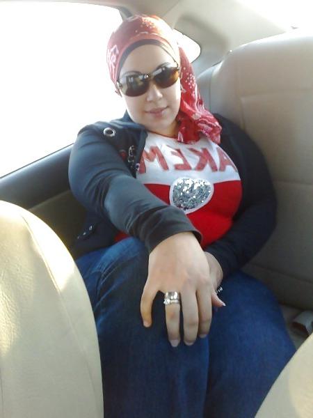 25P Arabic woman