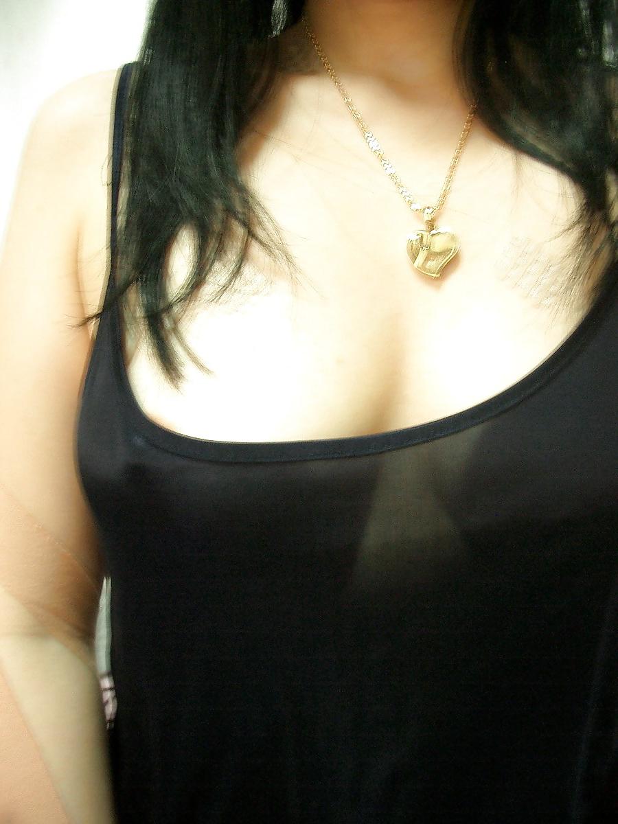 25P Chinese woman takes self pics