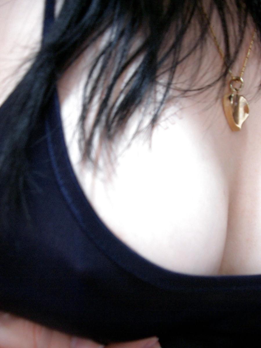 25P Chinese woman takes self pics
