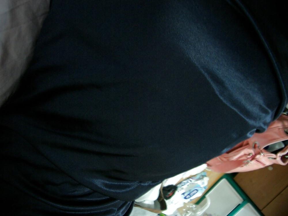 25P Chinese woman takes self pics