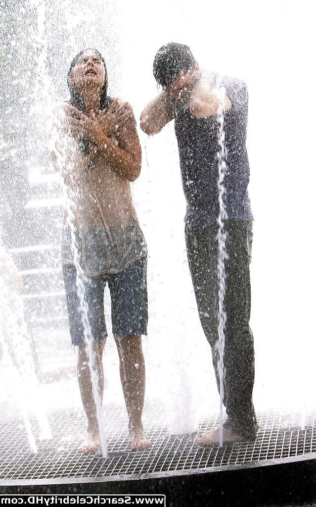 25P Katie Holmes Wet T-Shirt And See-Through Pokies