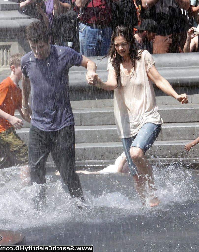 25P Katie Holmes Wet T-Shirt And See-Through Pokies