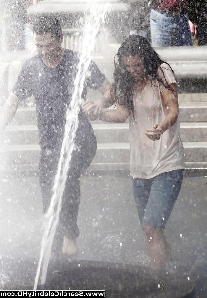 25P Katie Holmes Wet T-Shirt And See-Through Pokies