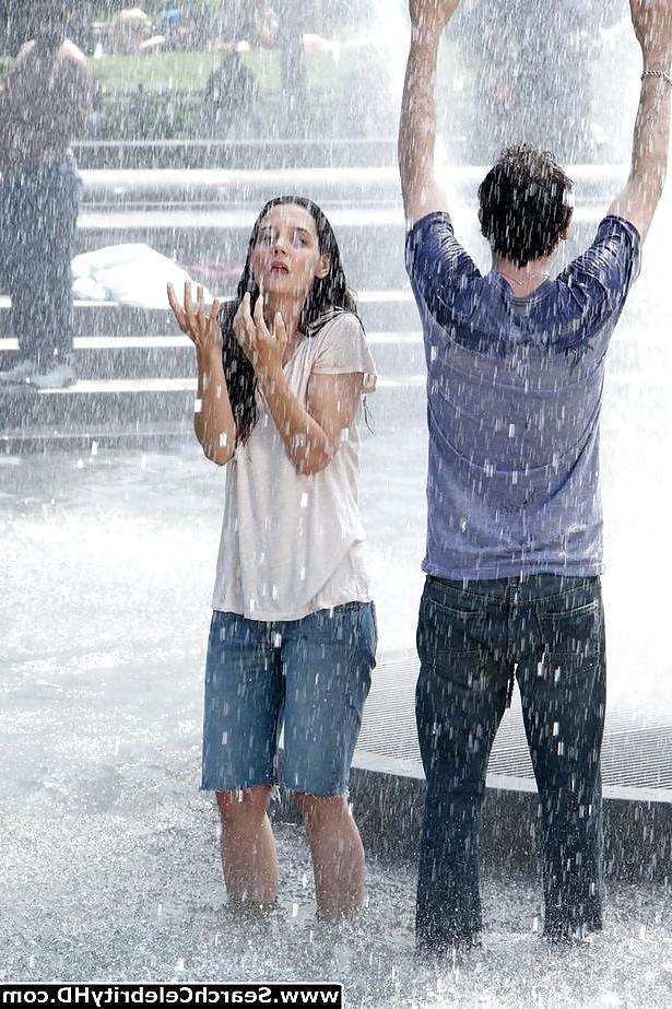 25P Katie Holmes Wet T-Shirt And See-Through Pokies