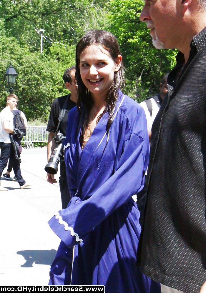 25P Katie Holmes Wet T-Shirt And See-Through Pokies