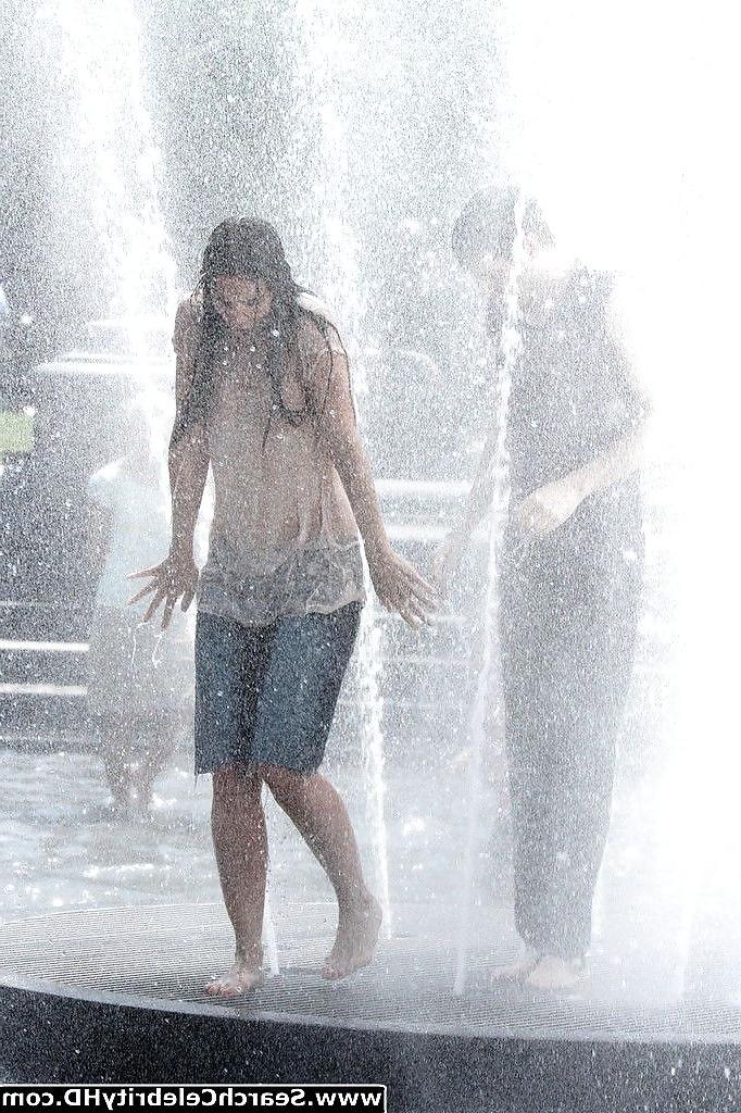 25P Katie Holmes Wet T-Shirt And See-Through Pokies