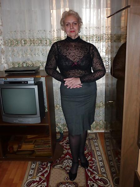 25P Russian mature woman with sexy legs!